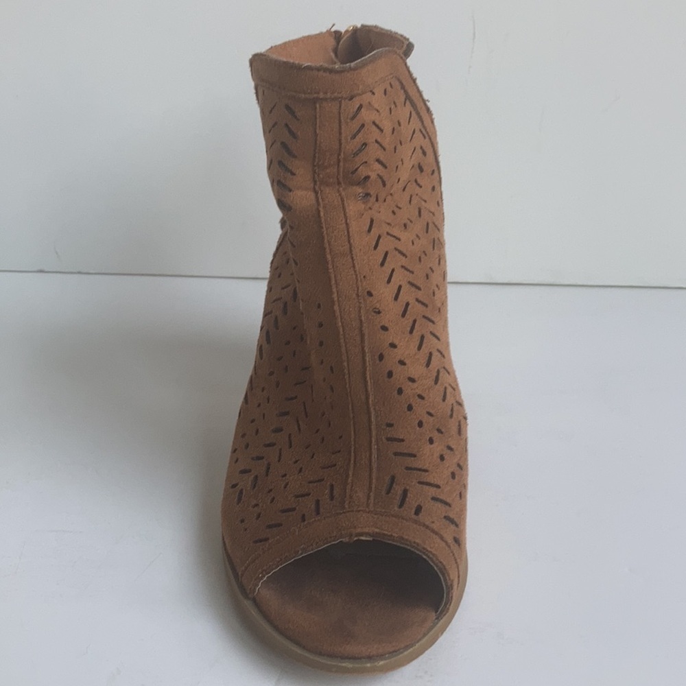 Love to Love You tan booties 4” heel open toe side gold buckle back zip - Picture 15 of 16
